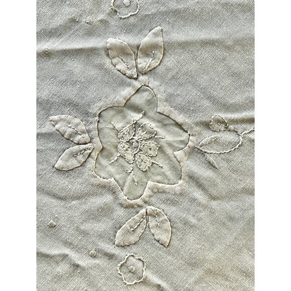 Round Beige Cotton Tablecloth With Madeira Style Appliqué Floral Design 34" Dia. - Picture 5 of 13
